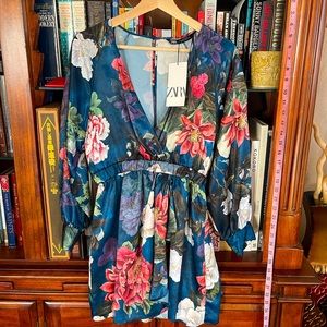 NWT Women Zara Jumper Small